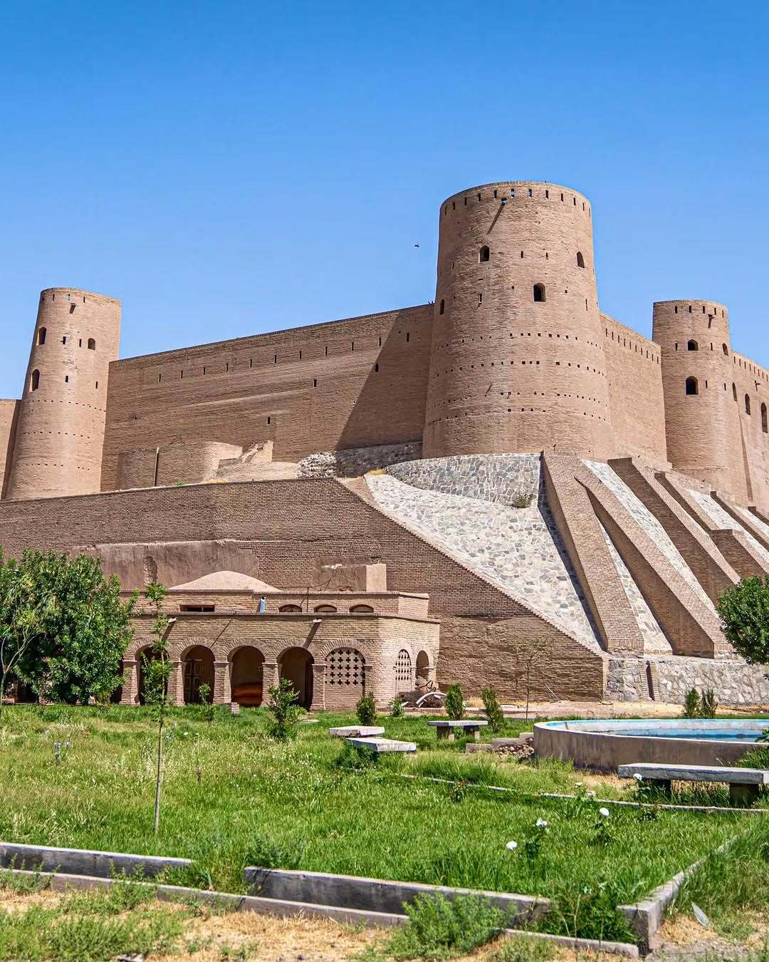 عکس‌هایی از قلعه اختیارالدین در شهر هرات افغانستان