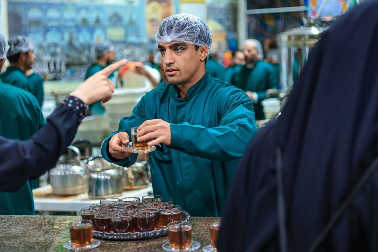حضور اعضای تیم ملی کشتی آزاد در حرم مطهر رضوی + عکس