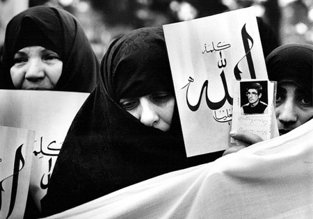 «زن و هویت مشهد» | بخش ششم: مادران و همسرانی که در خلوت خانه جبهه ساختند