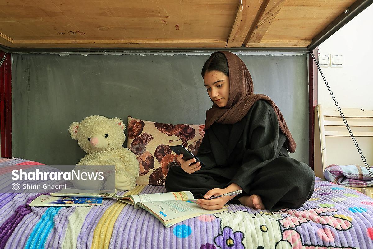 گزارش تصویری | تحصیل آنلاین دانش‌آموزان در دوران جنگ