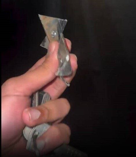 انسداد عمدی اتوبان تهران–کرج با ریختن میخ + عکس (۲۸ اردیبهشت ۱۴۰۵) انسداد عمدی اتوبان تهران–کرج با ریختن میخ + عکس (۲۸ اردیبهشت ۱۴۰۵)