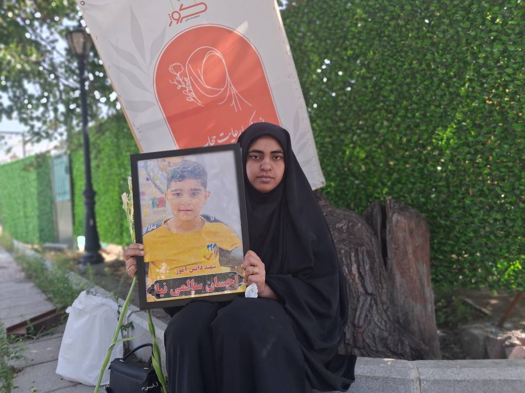 داغی که سرد نمی‌شود | خانواده شهدای مینابی در آخرین روز حضور خود در مشهد از جگرگوشه‌هایشان می‌گویند