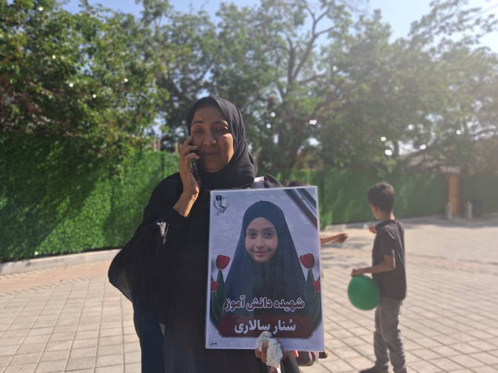 داغی که سرد نمی‌شود | خانواده شهدای مینابی در آخرین روز حضور خود در مشهد از جگرگوشه‌هایشان می‌گویند