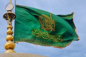تعویض پوش ضریح و پرچم گنبد در صبح میلاد امام رضا(ع)