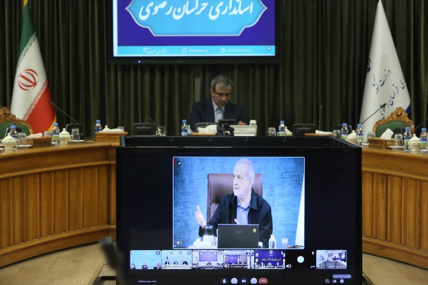 رئیس جمهور: نباید با تصمیمات بسته، خودمان را در داخل تحریم و محدود کنیم