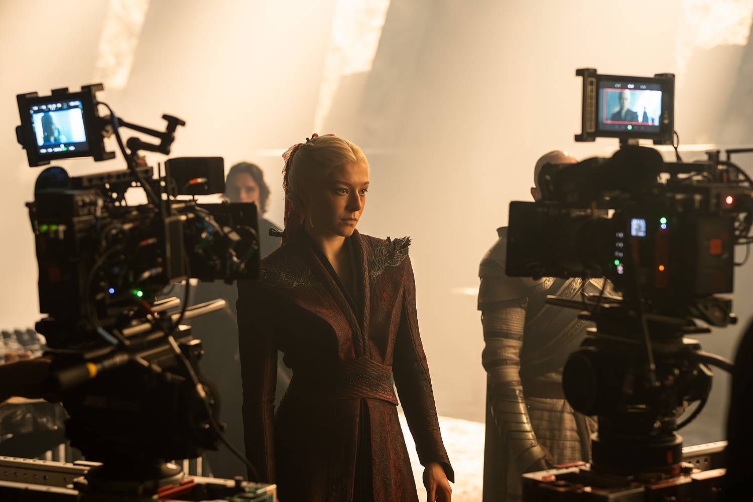 تصویری جدید از پشت صحنه سریال «خاندان اژدها» (The house of dragon) + عکس