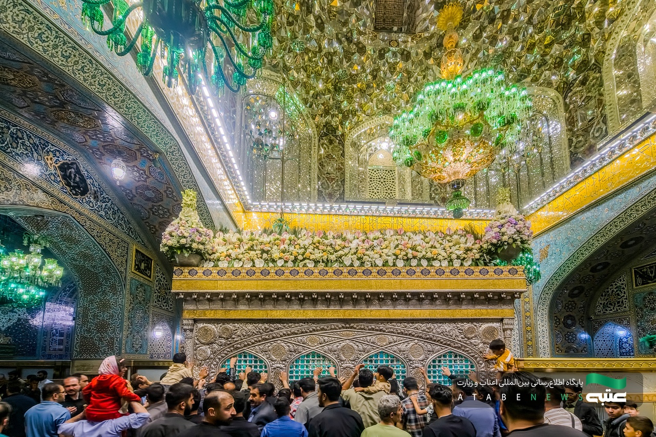 گل آرایی ضریح مطهر امام رضا(ع) در دهه کرامت + تصاویر