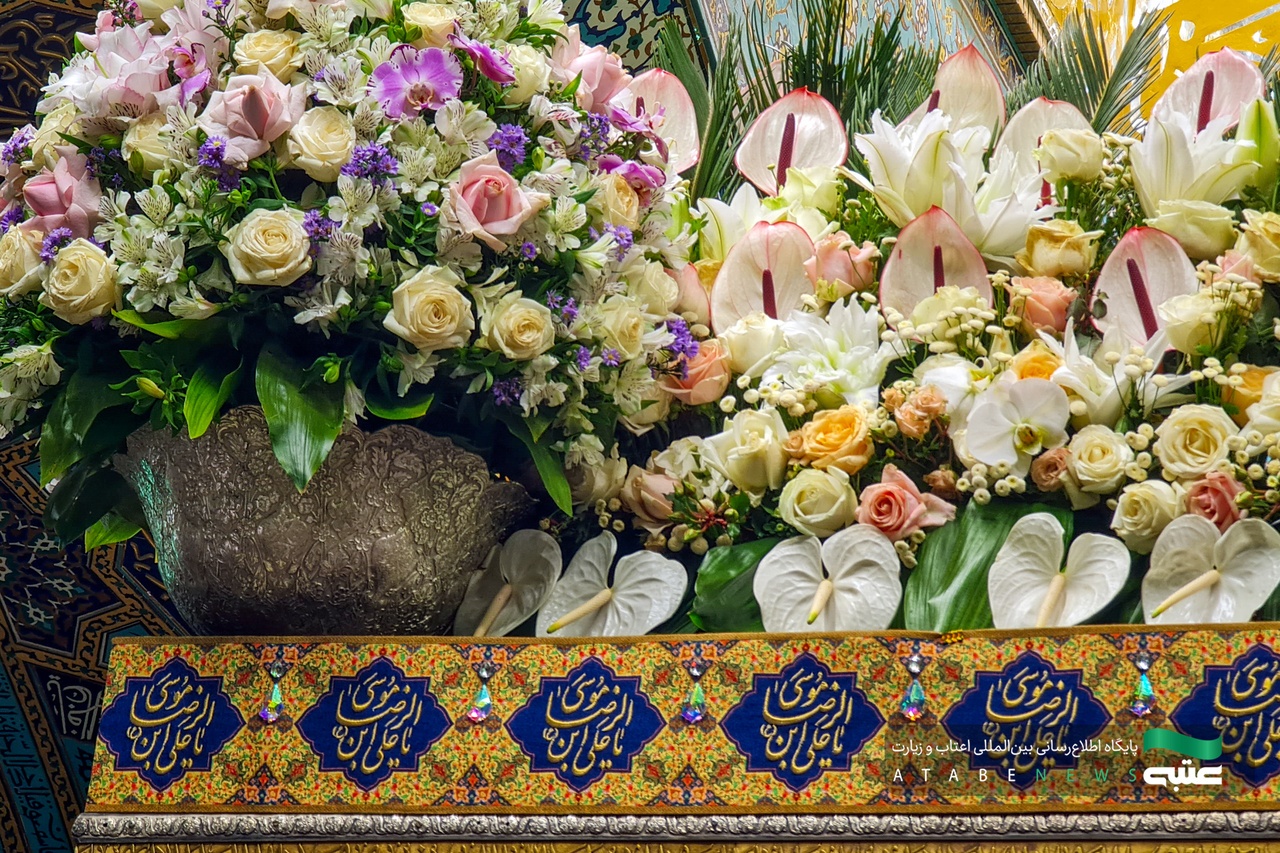 گل آرایی ضریح مطهر امام رضا(ع) در دهه کرامت + تصاویر