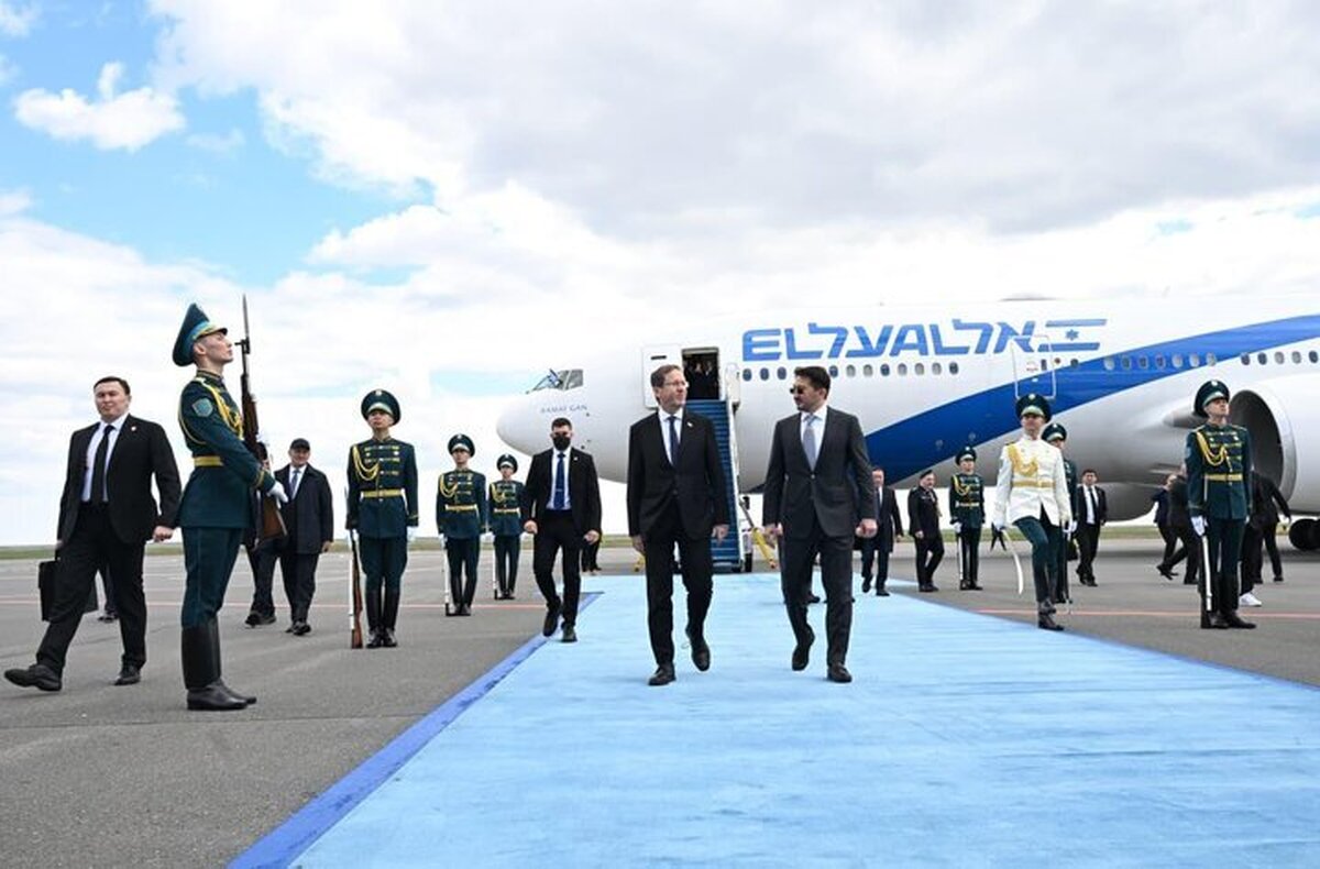 رئیس رژیم صهیونیستی به قزاقستان سفر کرد