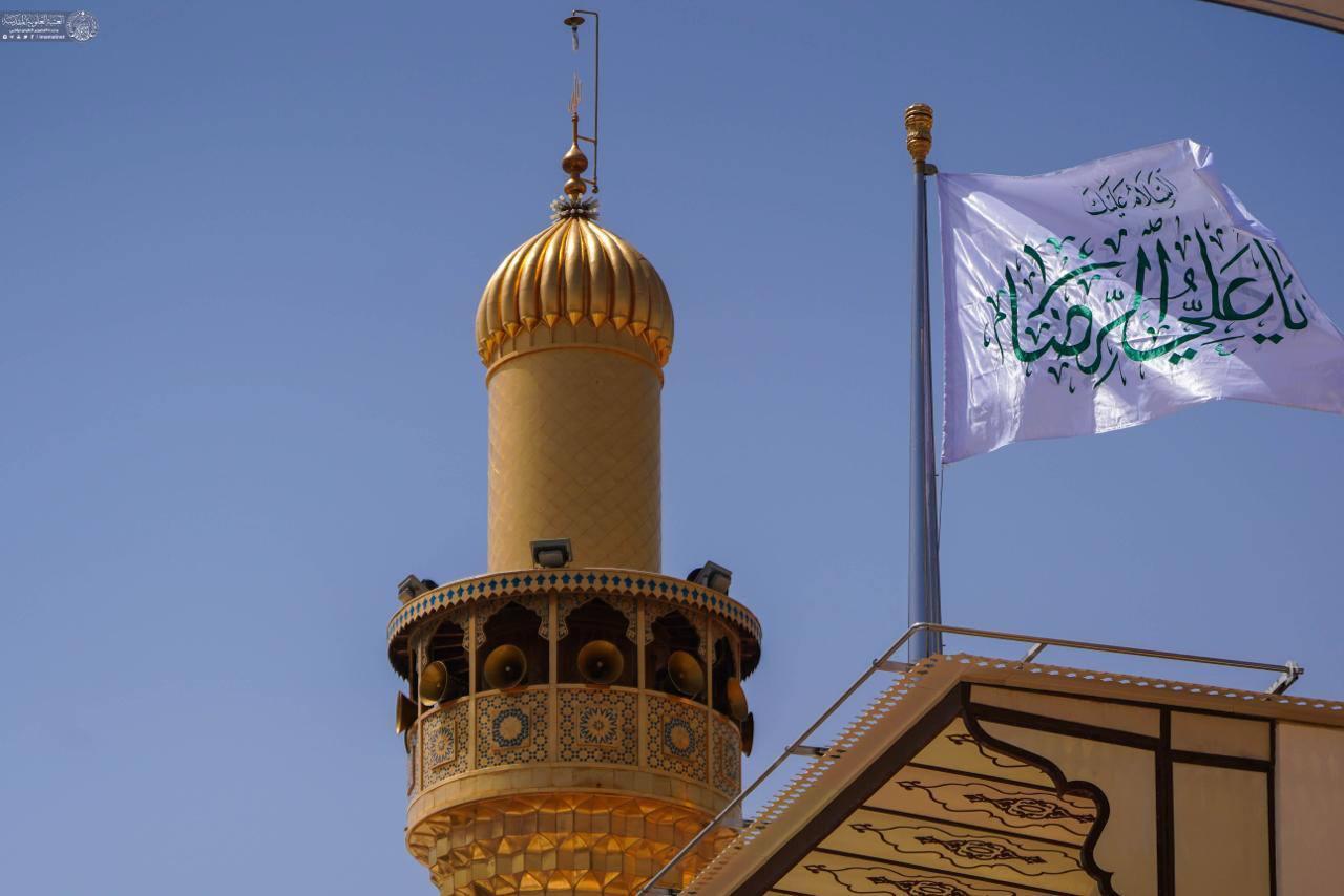 نصب کتیبه‌های ولادت امام رضا (ع) در حرم امیر المومنین (ع)