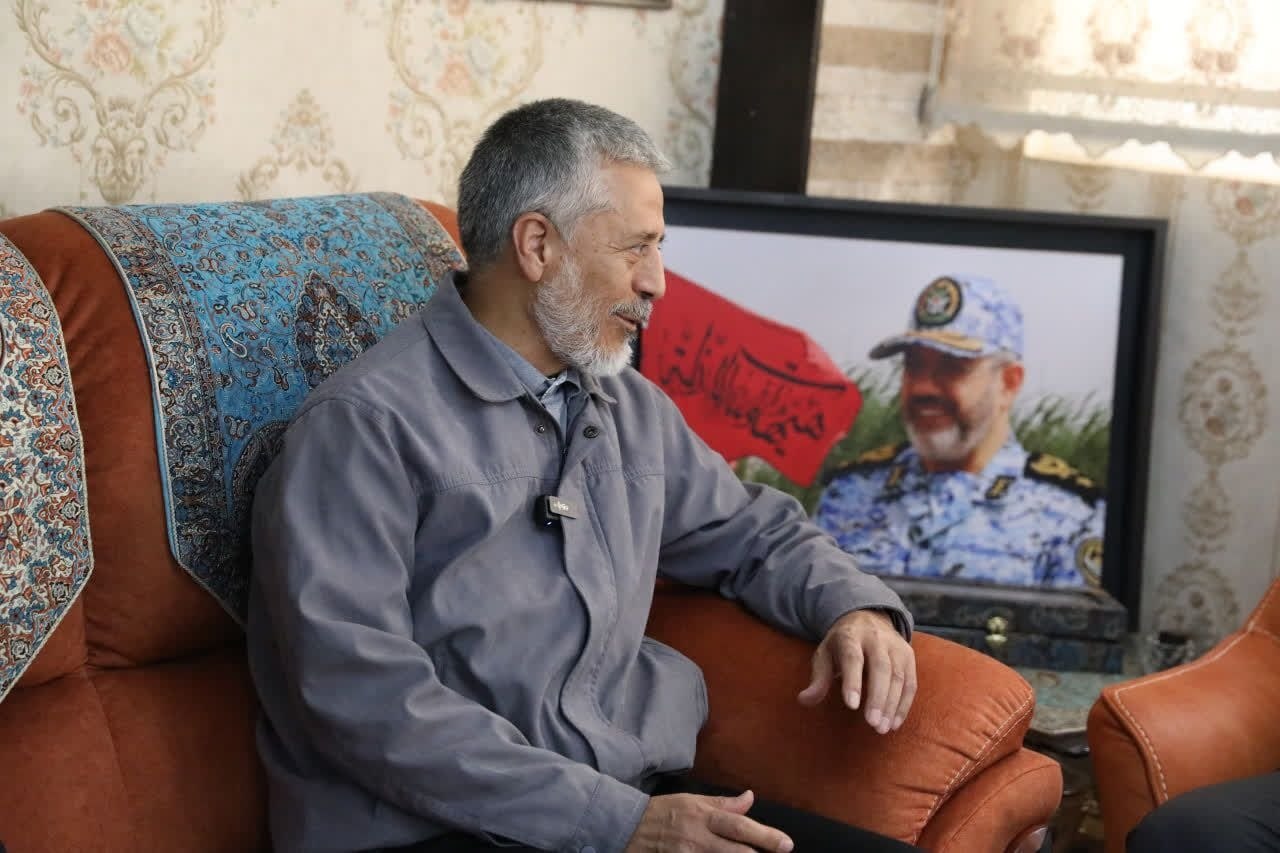 دیدار امیر دریادار سیاری با خانواده شهید نصیرزاده، وزیر فقید دفاع دولت چهاردهم