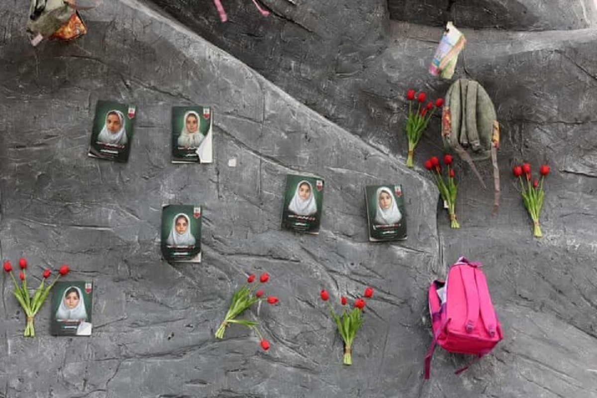 شهدای مدرسه میناب روی صحنه تئاتر