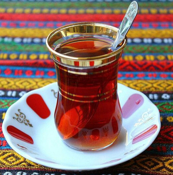 چای زعفرانی و دمنوش گل‌محمدی، پادزهری برای شلوغی زندگی شهری