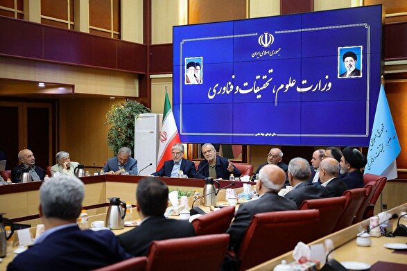 رئیس جمهور در وزارت علوم: مدیریت کشور نباید به حلقه‌ای محدود از مدیران و تصمیم‌گیران منحصر شود