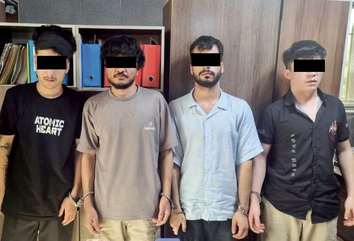 دستگیری گروگانگیران ۷ هزار دلاری خارجی توسط پلیس مشهد + عکس دستگیری گروگانگیران ۷ هزار دلاری خارجی توسط پلیس مشهد + عکس