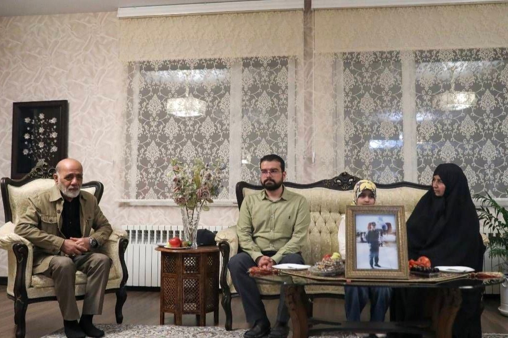 دیدار فرمانده قرارگاه خاتم الانبیا با خانواده شهیدان نصیرزاده و دره باغی