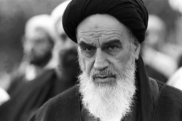 مردی که سه بار متولد شد | مروری بر زندگی و زمانه امام خمینی (ره)