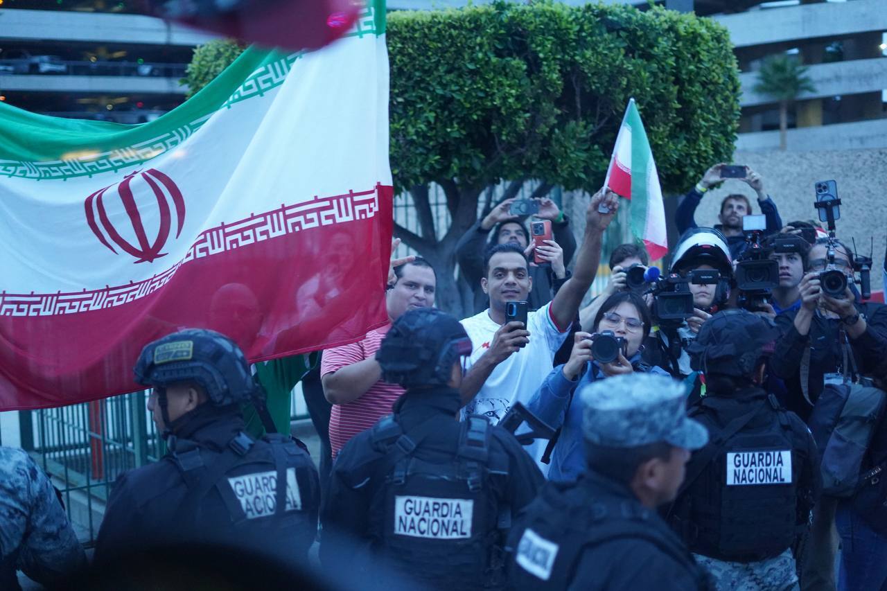 استقبال از تیمملی فوتبال ایران در مکزیک + عکس استقبال از تیمملی فوتبال ایران در مکزیک + عکس