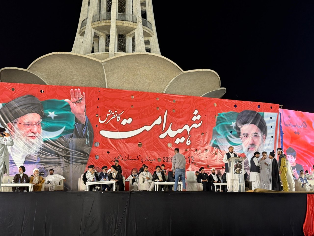اجتماع بزرگ پیروان امام مجاهد شهید در «لاهور» | نمایش وحدت پاکستانیها در حمایت از ایران اجتماع بزرگ پیروان امام مجاهد شهید در «لاهور» | نمایش وحدت پاکستانیها در حمایت از ایران