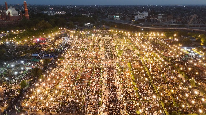 اجتماع بزرگ پیروان امام مجاهد شهید در «لاهور» | نمایش وحدت پاکستانیها در حمایت از ایران اجتماع بزرگ پیروان امام مجاهد شهید در «لاهور» | نمایش وحدت پاکستانیها در حمایت از ایران