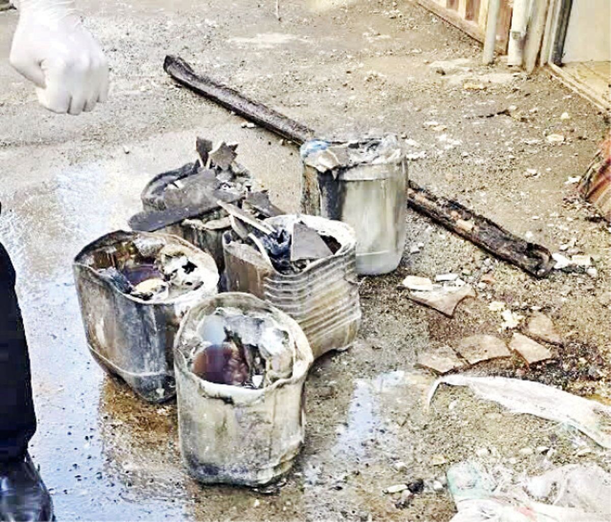 مرگ ۶ عضو یک خانواده دراثر حریق ناشی از دپوی بنزین در پاکدشت تهران مرگ ۶ عضو یک خانواده دراثر حریق ناشی از دپوی بنزین در پاکدشت تهران