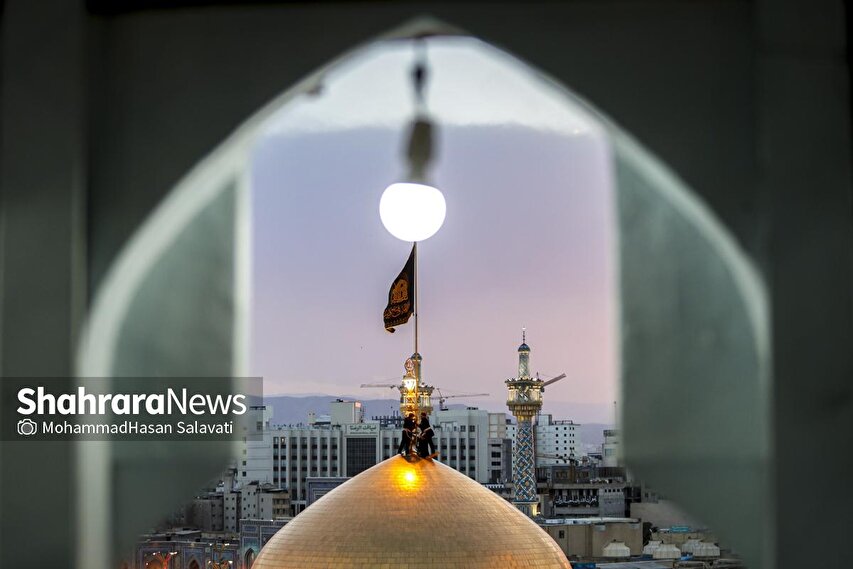 گزارش تصویری | آئین اذن عزای حسینی و تعویض پرچم گنبد حرم مطهر رضوی همزمان با آغاز ماه محرم