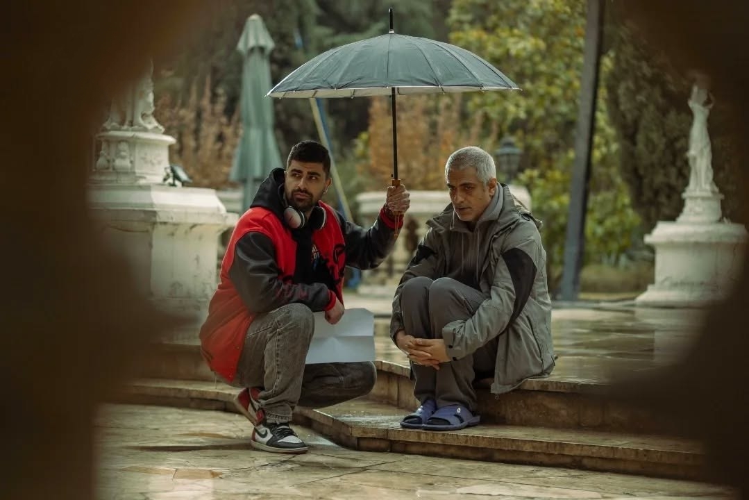 مهدی پاکدل در پشت‌صحنه فیلم «پروانه» + عکس