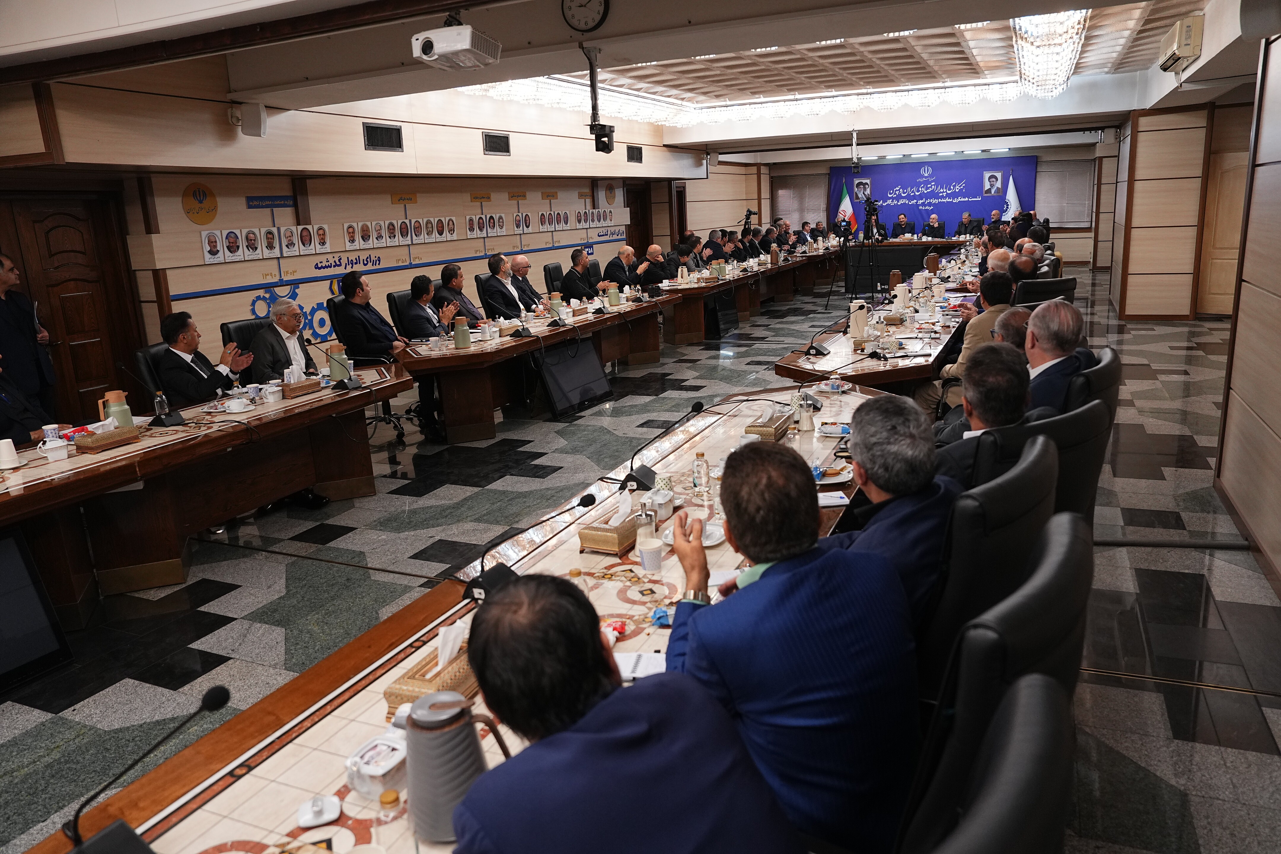 نشست همفکری قالیباف، نماینده ویژه در امور چین با اتاق بازرگانی ایران برگزار شد (۲۷ خرداد ۱۴۰۵) نشست همفکری قالیباف، نماینده ویژه در امور چین با اتاق بازرگانی ایران برگزار شد (۲۷ خرداد ۱۴۰۵)