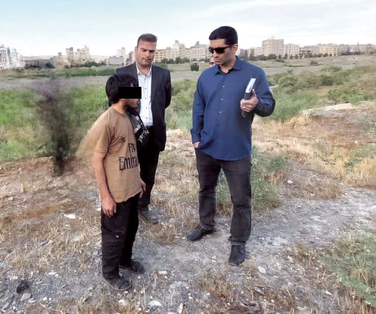 بازسازی صحنه قتل فجیع دانش آموز ۱۱ ساله که با انگیزه شیطانی بود + عکس بازسازی صحنه قتل فجیع دانش آموز ۱۱ ساله که با انگیزه شیطانی بود + عکس