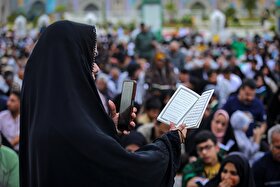 یک عاشقانه آرام | زائران و مجاوران حریم سلطان سریر ارتضا در روز عرفه پیروزی ایران امام رضا(ع) را طلب کردند + فیلم