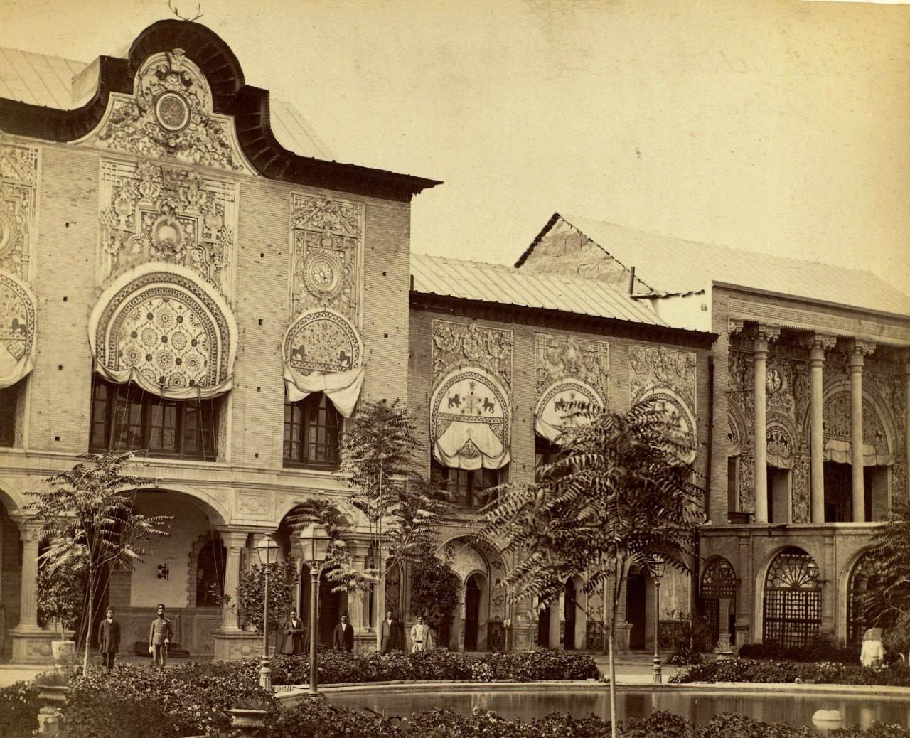 عکسی قدیمی از کاخ گلستان در زمان ناصرالدین شاه قاجار