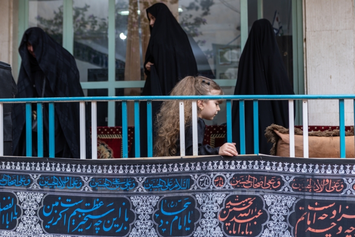 یک کیف، ۵ وسیله، یک روضه آرام| فرمول مادران برای بردن کودک به هیئت یک کیف، ۵ وسیله، یک روضه آرام| فرمول مادران برای بردن کودک به هیئت