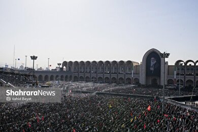 گزارش تصویری | اقامه نماز بر پیکر رهبر شهید و خانواده ایشان با حضور میلیونی عاشقان