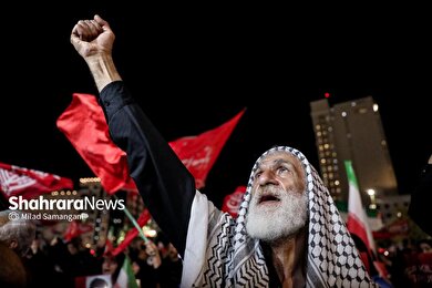 گزارش تصویری | اهتزاز پرچم سرخ «یا لثارات الحسین (ع)» در مسیر تشییع پیکر قائد شهید امت در مشهد
