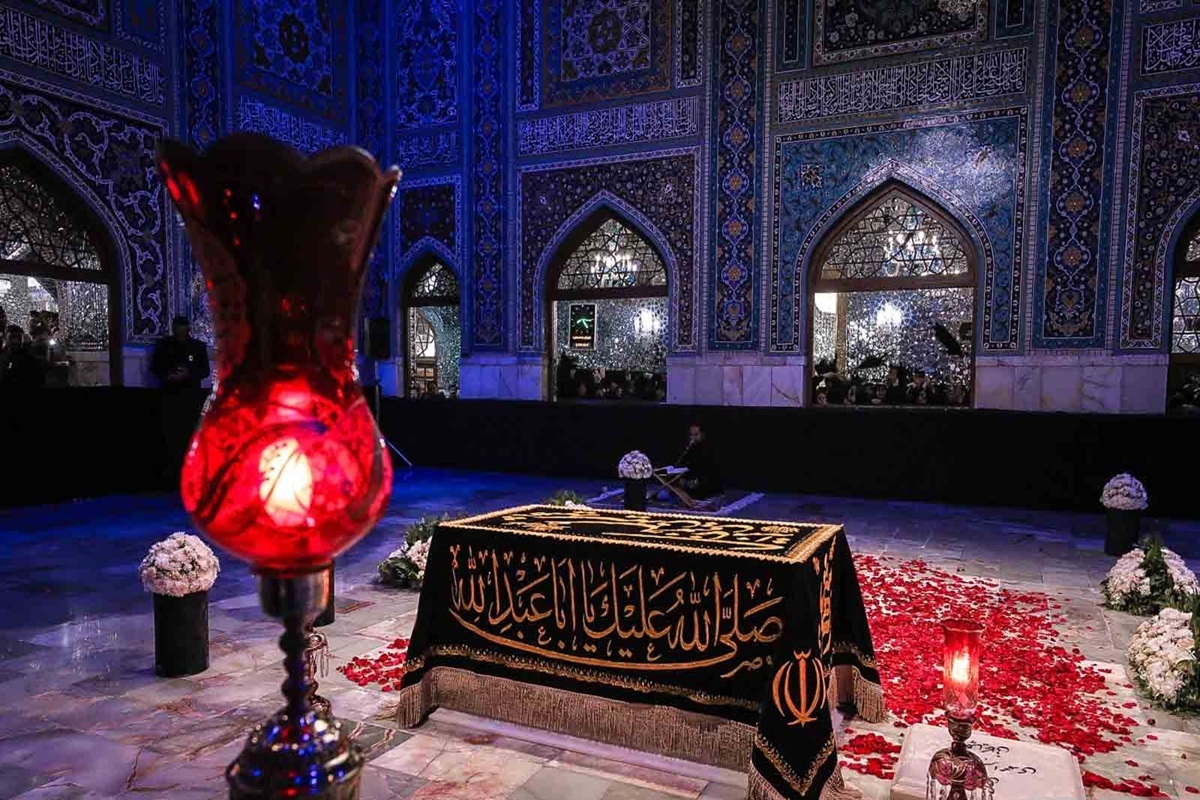ویدئو | صلوات خاصه امام رضا(ع) در جوار دارالذکر مزار مطهر رهبر شهید انقلاب