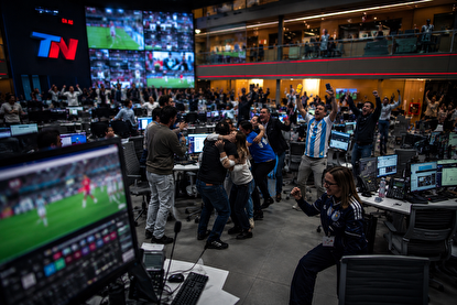 ویدئو| انفجار شادی در تحریریه شبکه آرژانتینی؛ گل صعود همه را از جا کند!