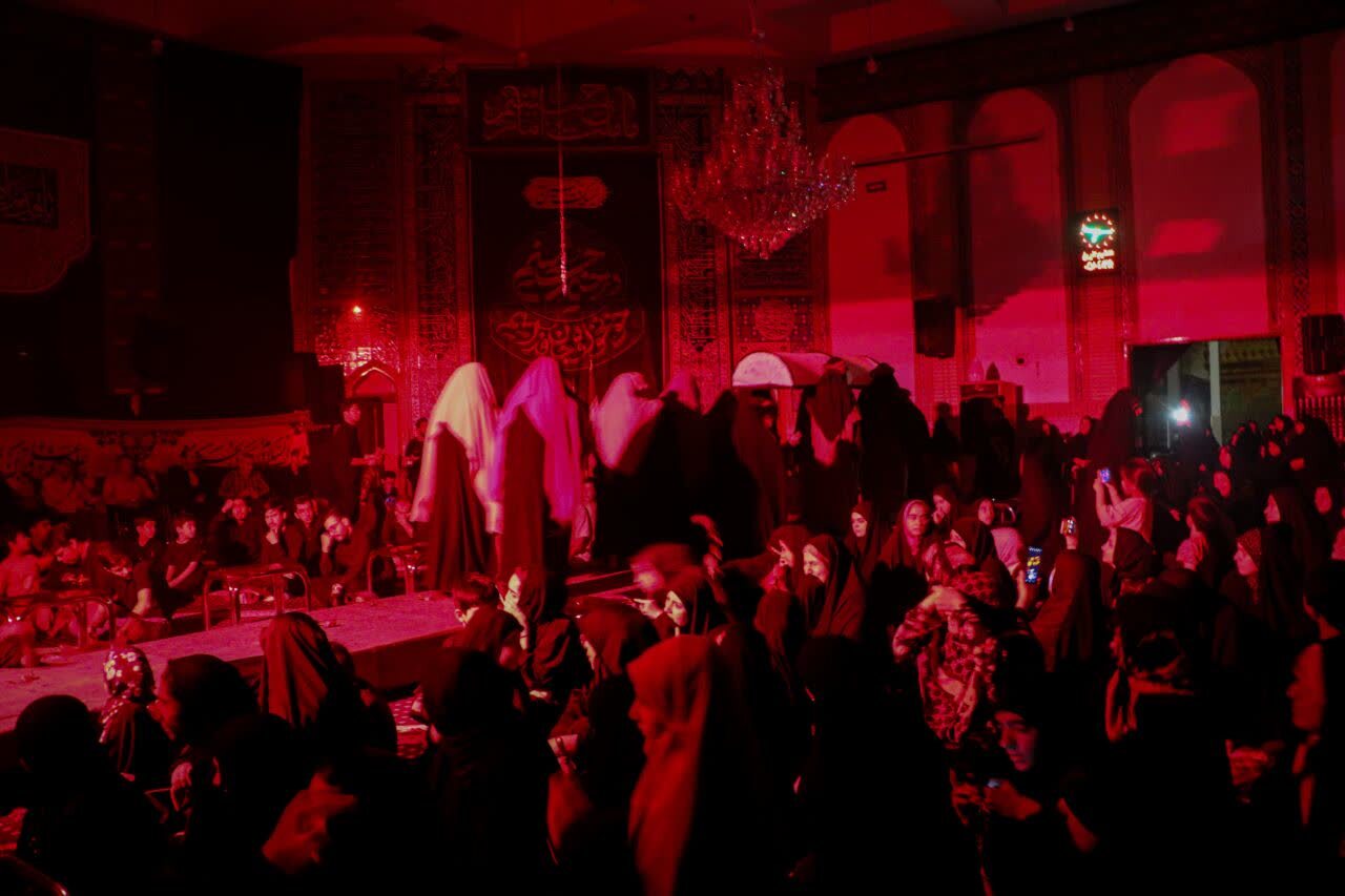 اجرای یک نمایش آیینی توسط گروهی از دختران کودک و نوجوان در مسجد الغدیر محله هدایت| از مشهد به کربلا میرویم اجرای یک نمایش آیینی توسط گروهی از دختران کودک و نوجوان در مسجد الغدیر محله هدایت| از مشهد به کربلا میرویم