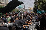ویدئو| دسته‌روی عزاداران حسینی در روز تاسوعا در خیابان‌‍‌های منتهی به حرم مطهر رضوی (۳ تیر ۱۴۰۵)
