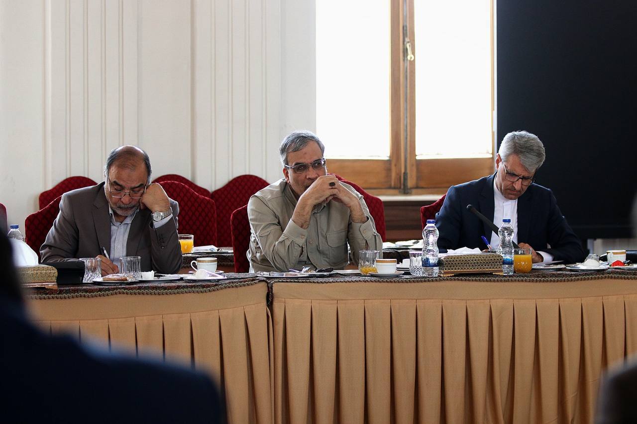 عراقچی در نشست ارکان اطلاع رسانی دولت: رسانهها نقش کلیدی در روایت حقیقی دفاع ایرانیان در برابر دشمن دارند عراقچی در نشست ارکان اطلاع رسانی دولت: رسانهها نقش کلیدی در روایت حقیقی دفاع ایرانیان در برابر دشمن دارند