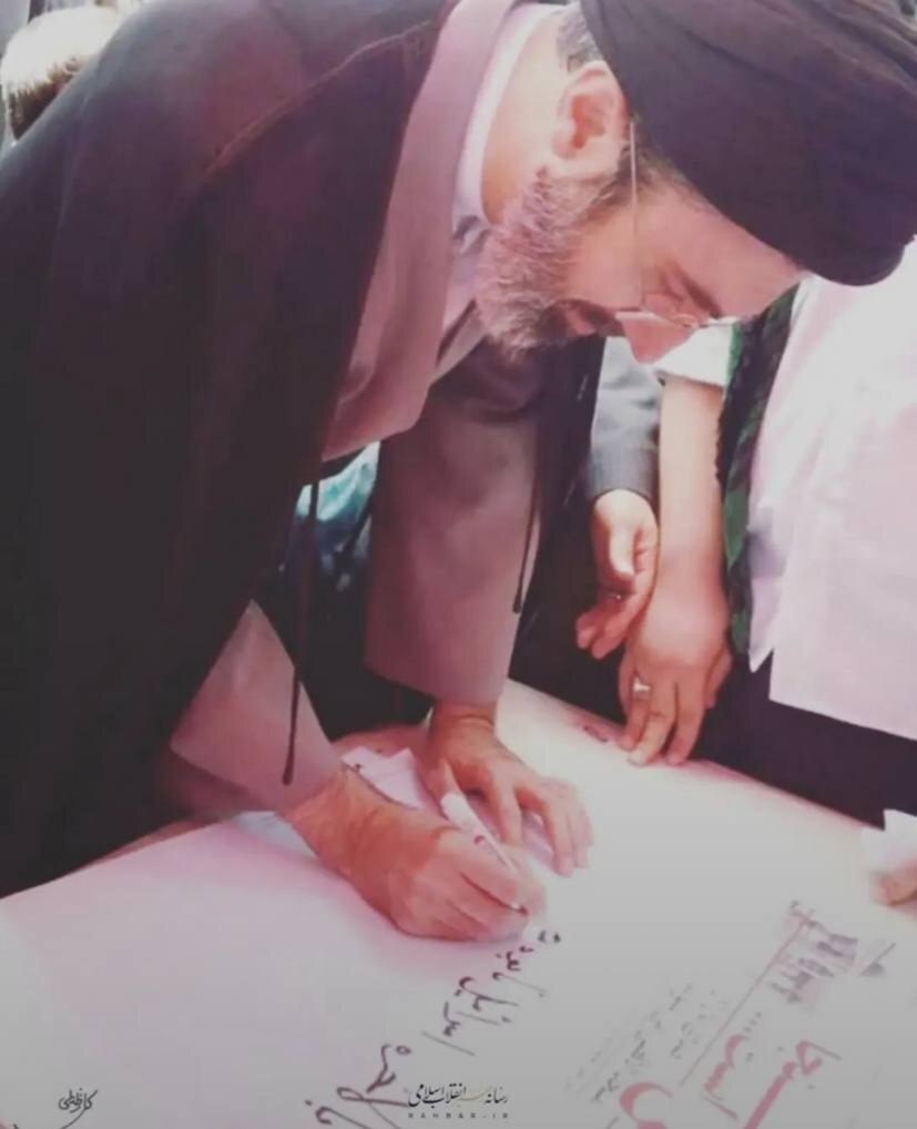 تصویری کمتر دیده شده از رهبر معظم انقلاب، آیت‌الله سیدمجتبی خامنه‌ای + عکس