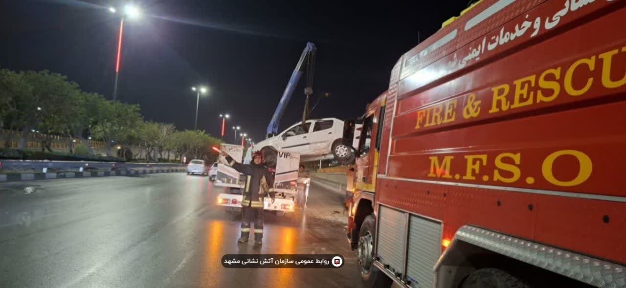 نجات سه مصدوم از دو تصادف رانندگی شبانه در مشهد + عکس (۱۸ مرداد ۱۴۰۵)