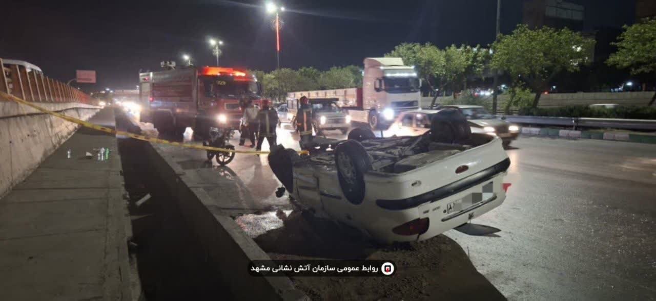 نجات سه مصدوم از دو تصادف رانندگی شبانه در مشهد + عکس (۱۸ مرداد ۱۴۰۵)
