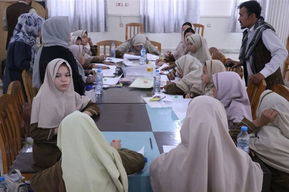 دانش&zwnj;آموزان مزارشریف با مسابقه نقاشی یاد شهدای ایران را گرامی داشتند