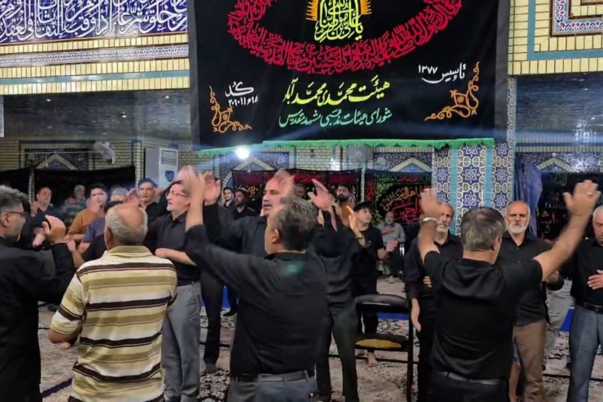 میزبانی اهالی محمدآباد مشهد از  زائران و مجاوران امام مهربانی در مسجد و حسینیه المهدی (عج) + فیلم