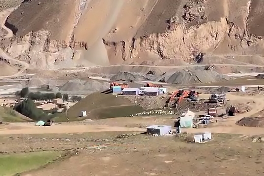 تب طلا در بدخشان | استخراج طلا به قیمت آلودگی آب و تخریب زمینهای کشاورزی تب طلا در بدخشان | استخراج طلا به قیمت آلودگی آب و تخریب زمینهای کشاورزی