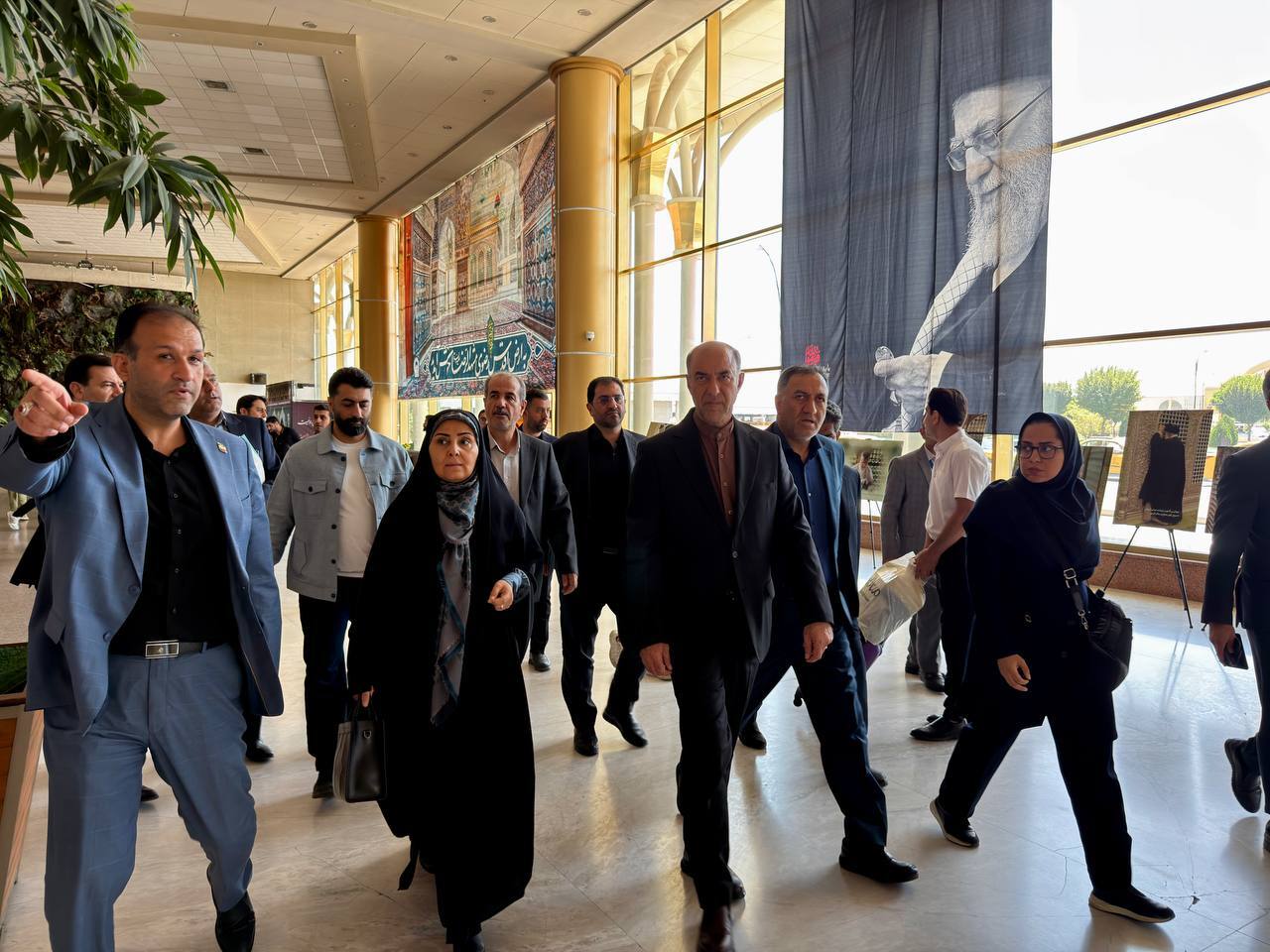 وزیر راه و شهرسازی از روند جابهجایی زائران در فرودگاه بینالمللی مشهد بازدید کرد (۲۳ مرداد ۱۴۰۵) وزیر راه و شهرسازی از روند جابهجایی زائران در فرودگاه بینالمللی مشهد بازدید کرد (۲۳ مرداد ۱۴۰۵)