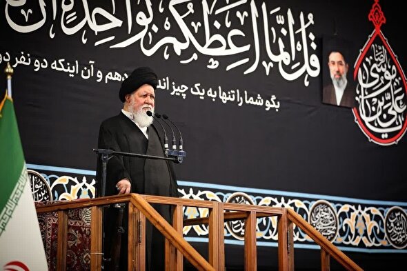 امام جمعه مشهد مقدس: تضعیف دولت، مجلس و قوه قضائیه، ضربه به انقلاب است | دشمن تجزیه‌طلبی، جنگ رسانه‌ای و اغتشاش را به هم پیوند می‌دهد