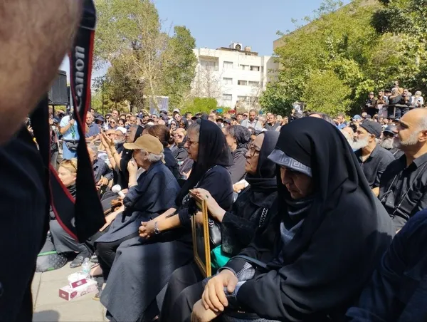 هنرمندانی که در مراسم تشییع پیکر و خاکسپاری اکبر عبدی حضور داشتند + تصاویر
