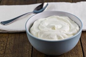 طرز تهیه ماست چکیده خانگی با چند فوت و فن ساده