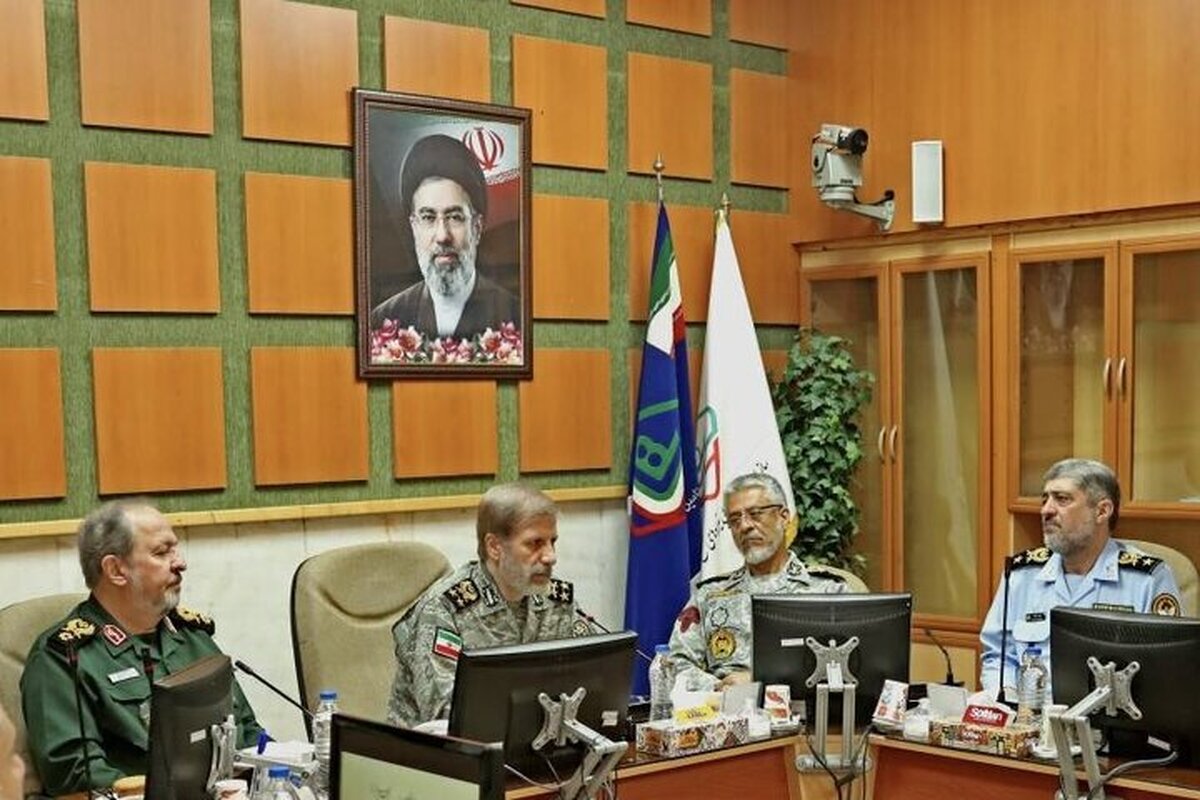 فرمانده کل ارتش در دیدار با سرپرست وزارت دفاع تحولات جنگ را بررسی کردند